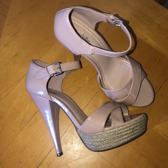 Woman's nude heels - Picture 2 of 2